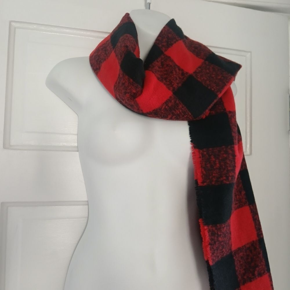 Old Navy Red and Black Buffalo Plaid Blanket Scarf Fringe Hem 26 x 75 Soft - Picture 8 of 14